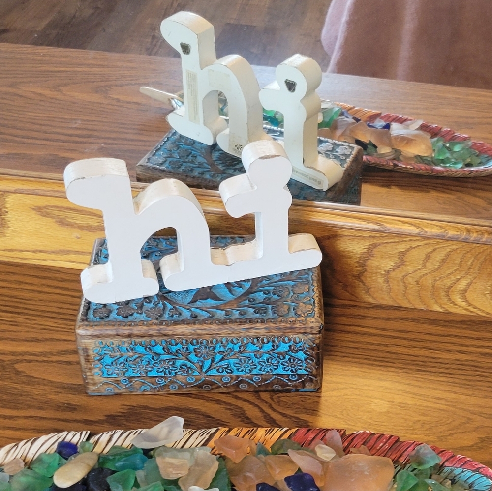 Distressed White Wood Cut-Out Lower case “hi” Sign Greeting Home Decor.